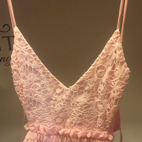 Beautiful dress for any dress up occasion. - Picture 4 of 4